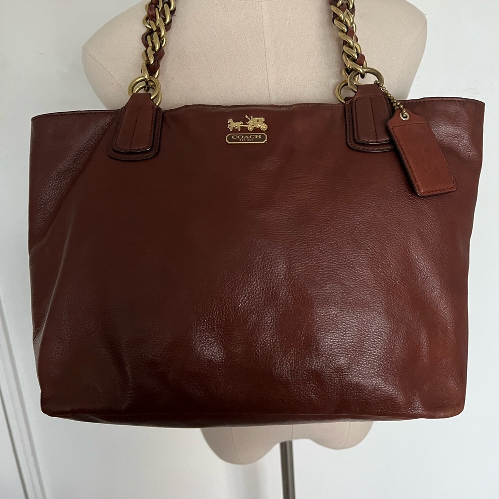 COACH LEATHER TOTE!!